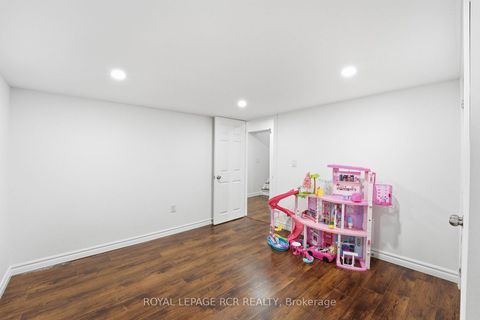 Photo 36 at 18 Kerr Lane, Bayview Northeast, Aurora