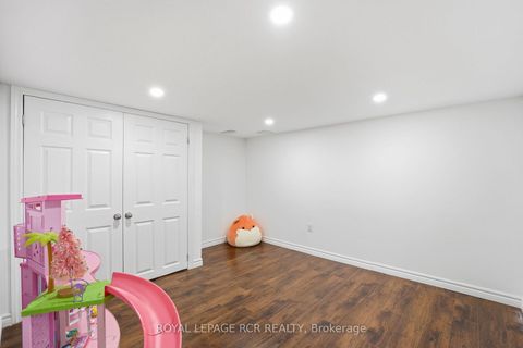 Photo 37 at 18 Kerr Lane, Bayview Northeast, Aurora