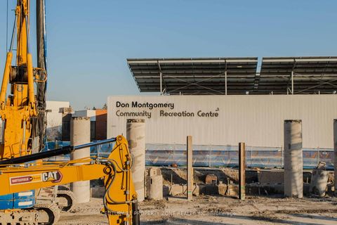 Photo 4 at PH03 - 2466 Eglinton Avenue E, Eglinton East, Toronto