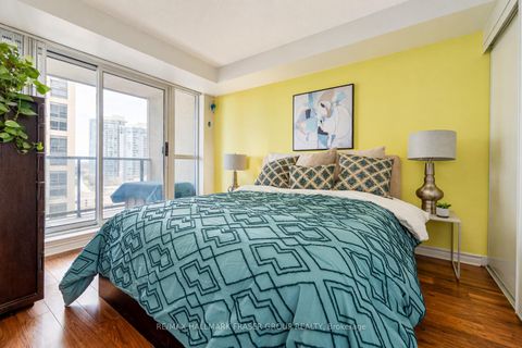 Photo 8 at 905 - 5 Michael Power Place, City Centre West, Toronto