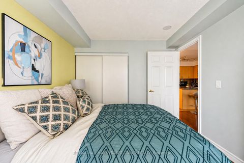 Photo 9 at 905 - 5 Michael Power Place, City Centre West, Toronto