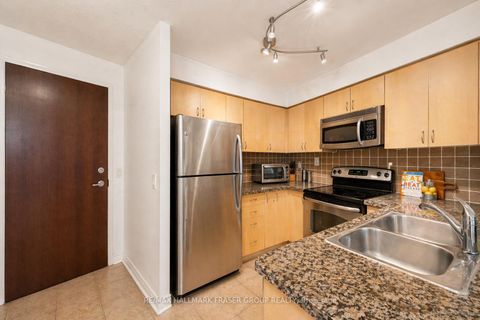 Photo 11 at 905 - 5 Michael Power Place, City Centre West, Toronto