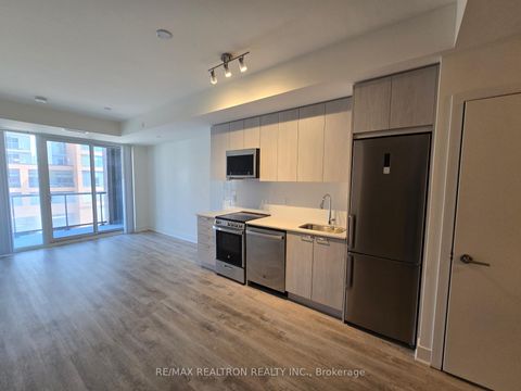 Photo 2 at 301 - 185 Deerfield Road, Central Newmarket, Newmarket