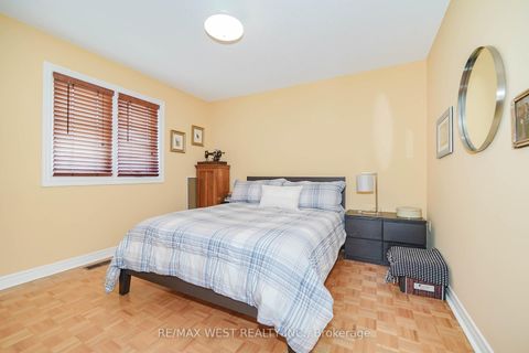 Photo 10 at 61 Shawbridge Boulevard, Islington Woods, Vaughan