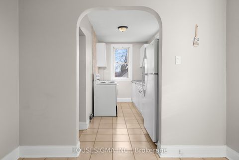 Photo 4 at 301 Gibbons Street, McLaughlin, Oshawa