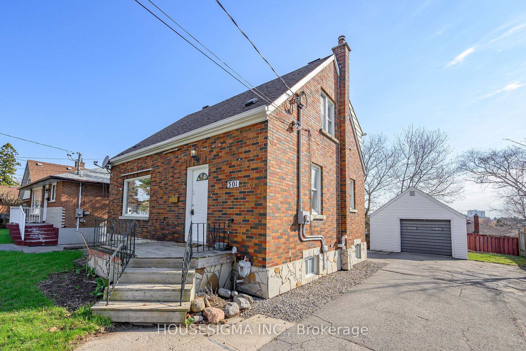 301 Gibbons Street, McLaughlin, Oshawa 