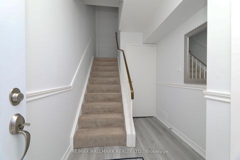 Photo 2 at 137 - 90 Wingarden Court, Malvern, Toronto