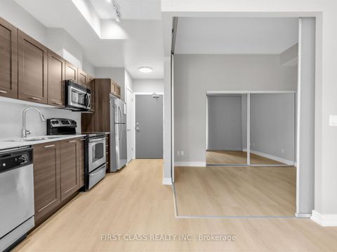 Photo 14 at 216 - 169 Fort York Boulevard, Waterfront Communities C1, Toronto