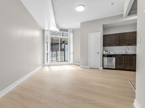 Photo 22 at 216 - 169 Fort York Boulevard, Waterfront Communities C1, Toronto