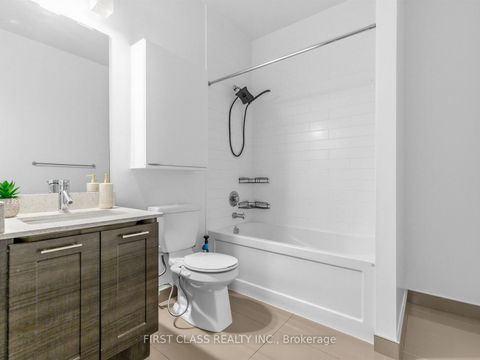 Photo 24 at 216 - 169 Fort York Boulevard, Waterfront Communities C1, Toronto