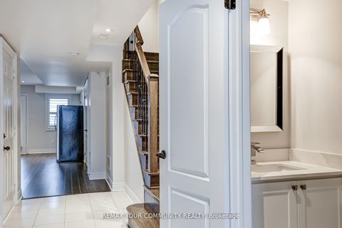 Photo 39 at 22 Lowther Avenue, Oak Ridges, Richmond Hill