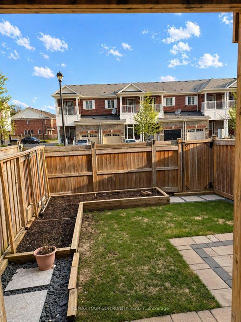 Photo 40 at 22 Lowther Avenue, Oak Ridges, Richmond Hill