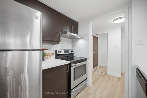 Photo 6 at 1009 - 717 Bay Street, Bay Street Corridor, Toronto