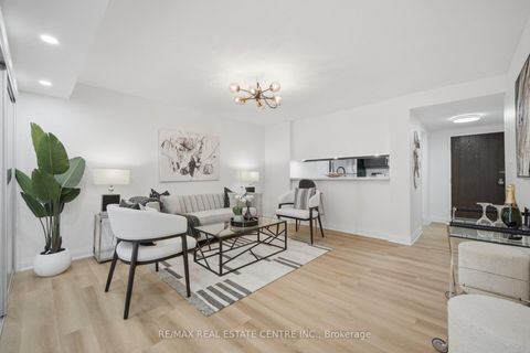 Photo 9 at 1009 - 717 Bay Street, Bay Street Corridor, Toronto