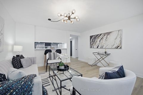 Photo 10 at 1009 - 717 Bay Street, Bay Street Corridor, Toronto