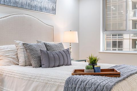 Photo 13 at 1009 - 717 Bay Street, Bay Street Corridor, Toronto