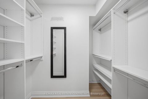 Photo 15 at 1009 - 717 Bay Street, Bay Street Corridor, Toronto