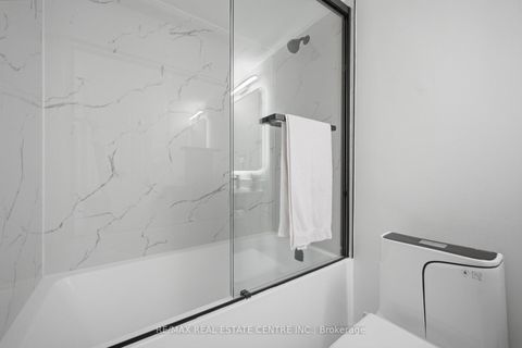 Photo 21 at 1009 - 717 Bay Street, Bay Street Corridor, Toronto