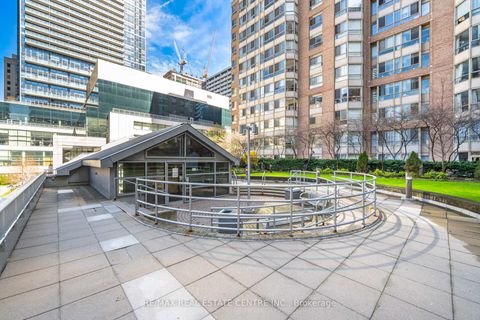 Photo 33 at 1009 - 717 Bay Street, Bay Street Corridor, Toronto