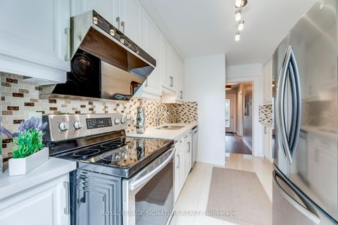 Photo 10 at 118 Blantyre Avenue, Cliffside, Toronto