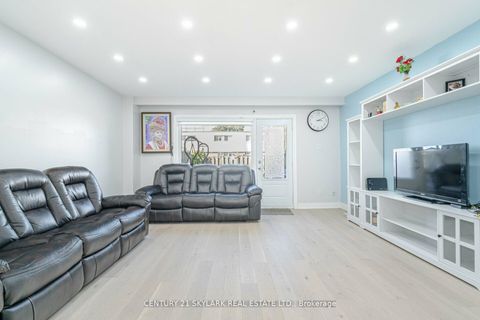 Photo 6 at 26 - 435 Silverstone Drive, Clairville, Toronto