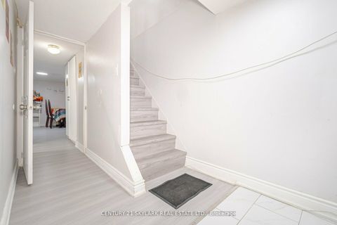 Photo 12 at 26 - 435 Silverstone Drive, Clairville, Toronto