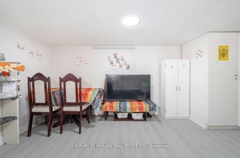 Photo 13 at 26 - 435 Silverstone Drive, Clairville, Toronto