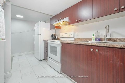 Photo 15 at 26 - 435 Silverstone Drive, Clairville, Toronto