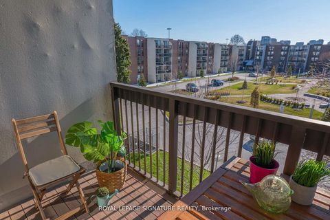 Photo 17 at 404 - 30 Fashion Roseway, Willowdale East, Toronto