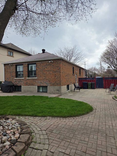 Photo 1 at 33 Alice Crescent, Maryvale, Toronto