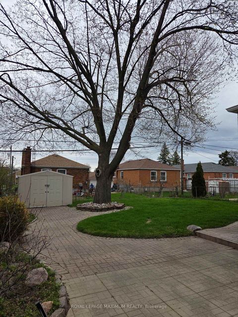 Photo 3 at 33 Alice Crescent, Maryvale, Toronto