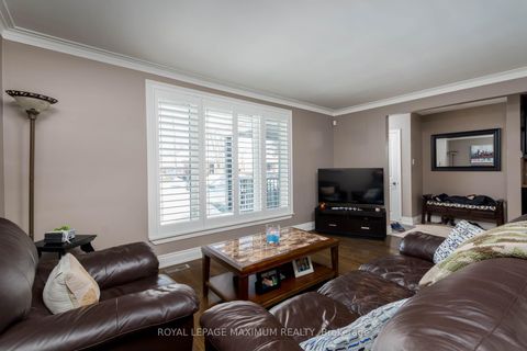 Photo 6 at 33 Alice Crescent, Maryvale, Toronto