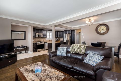 Photo 7 at 33 Alice Crescent, Maryvale, Toronto