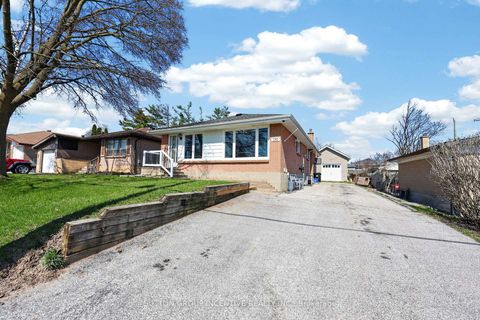 Photo 2 at 130 Grove Street E, Wellington, Barrie