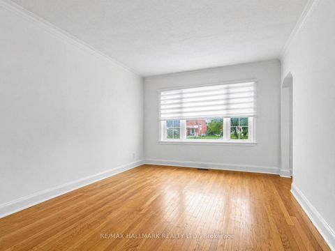 Photo 4 at 712 Pharmacy Avenue, Birchmount, Toronto