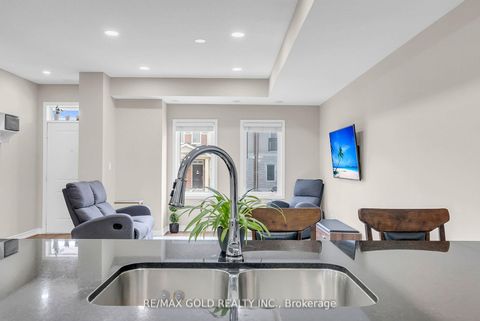 Photo 10 at 06 - 1030 Dunsley Way, Pringle Creek, Whitby