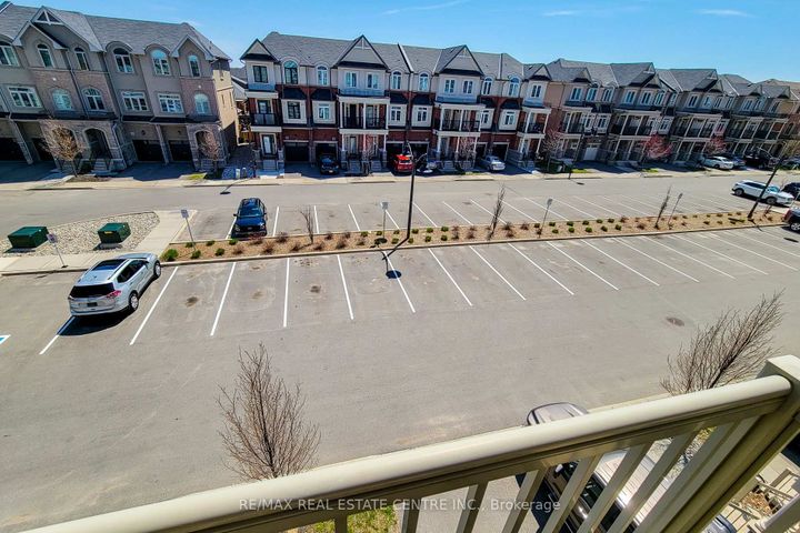 Photo 3 at 137 Borers Creek Circle, Waterdown, Hamilton