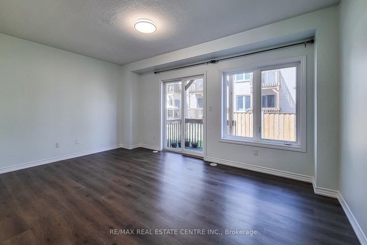 Photo 6 at 137 Borers Creek Circle, Waterdown, Hamilton