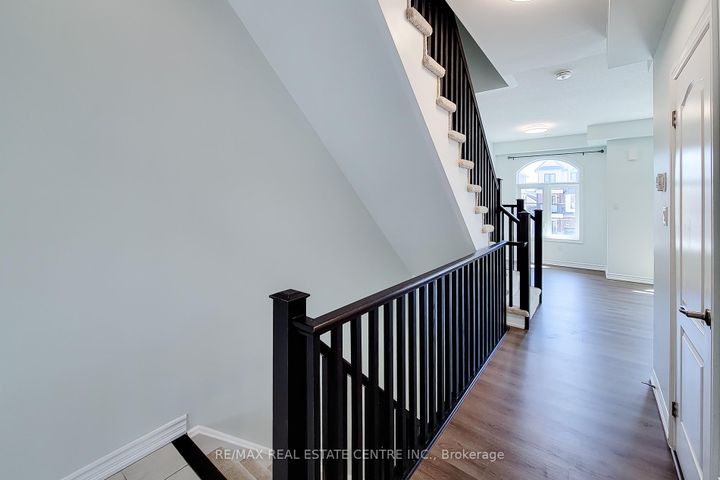 Photo 10 at 137 Borers Creek Circle, Waterdown, Hamilton