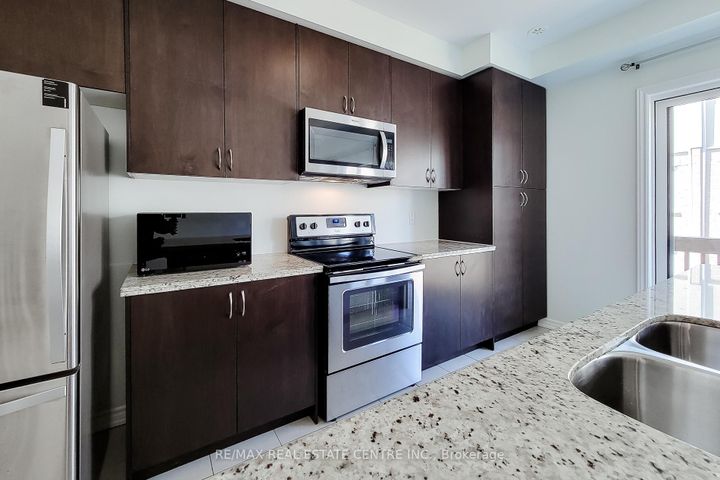 Photo 21 at 137 Borers Creek Circle, Waterdown, Hamilton
