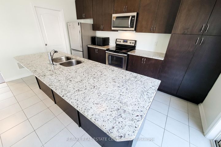 Photo 22 at 137 Borers Creek Circle, Waterdown, Hamilton