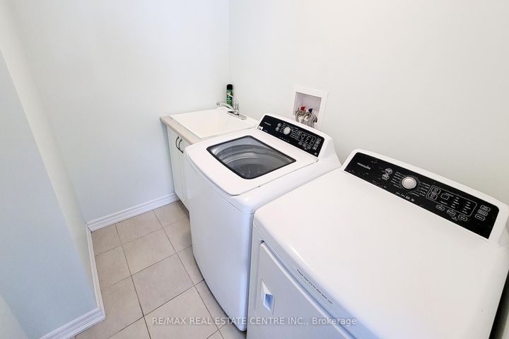 Photo 26 at 137 Borers Creek Circle, Waterdown, Hamilton