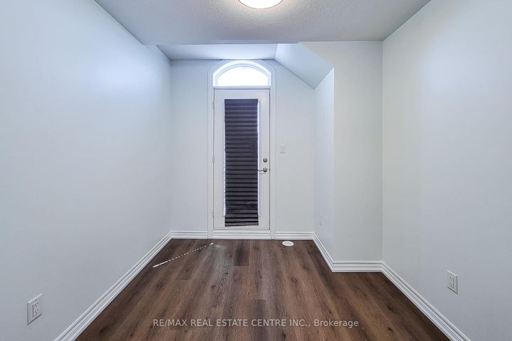 Photo 37 at 137 Borers Creek Circle, Waterdown, Hamilton