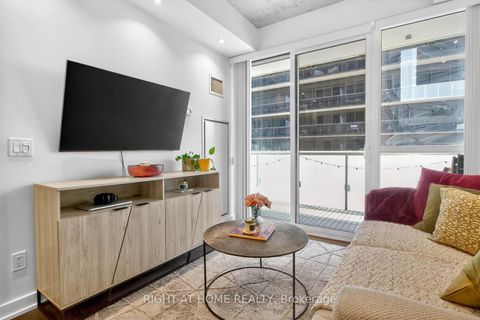 Photo 10 at 802 - 1030 King Street W, Niagara, Toronto