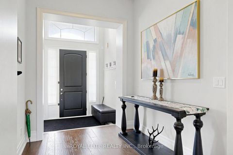 Photo 1 at 61 Grange Drive, Jefferson, Richmond Hill