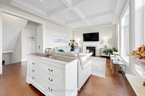 Photo 4 at 61 Grange Drive, Jefferson, Richmond Hill