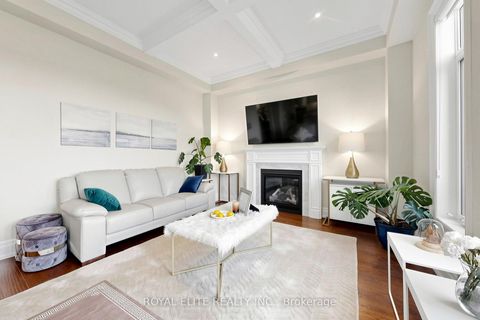 Photo 5 at 61 Grange Drive, Jefferson, Richmond Hill