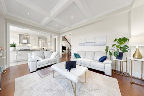 Photo 7 at 61 Grange Drive, Jefferson, Richmond Hill