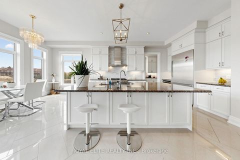 Photo 9 at 61 Grange Drive, Jefferson, Richmond Hill