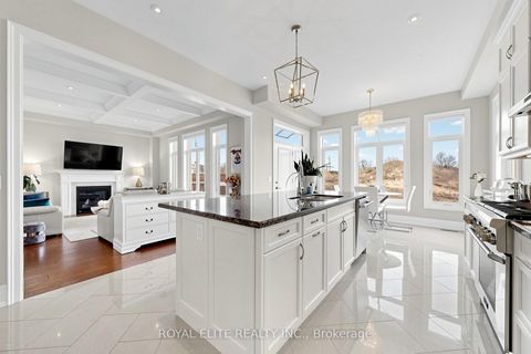 Photo 11 at 61 Grange Drive, Jefferson, Richmond Hill